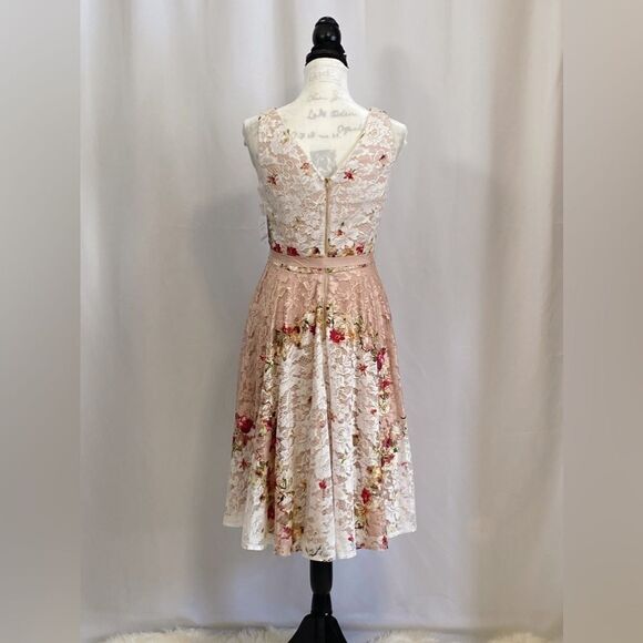 Gabby Skye Floral Lace Fit-&-Flare Dress size 6 - Picture 8 of 12